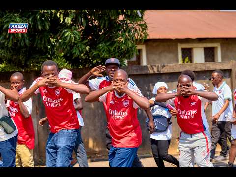 Bafise akanyamuneza, abafana ba Arsenal bakoze Parade yo kwigina igikombe ca Premier League .