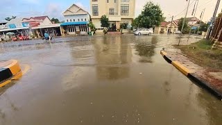 Clean up garbage, solve sewers that clog roads and flood due to heavy rain