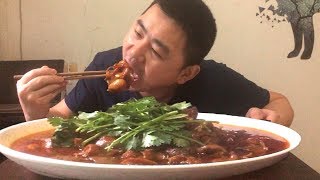 【超小厨】“肥肠”这样吃才解馋,4斤肥肠2块鸭血,麻麻辣辣,今天媳妇不在,感觉有点没食欲! 【超小厨】“肥肠”这样吃才解馋,4斤肥肠2块鸭血,麻麻辣辣,今天媳妇不在,感觉有点没食欲!