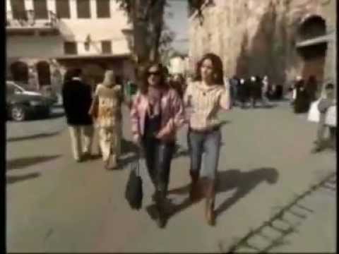 نسرين طافش لما بمشي عالرصيف