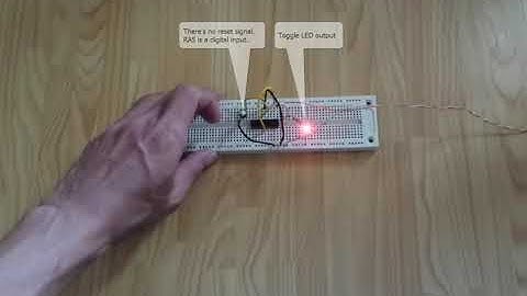 PIC16F818 MCLR pin as a digital input in XC8 Example