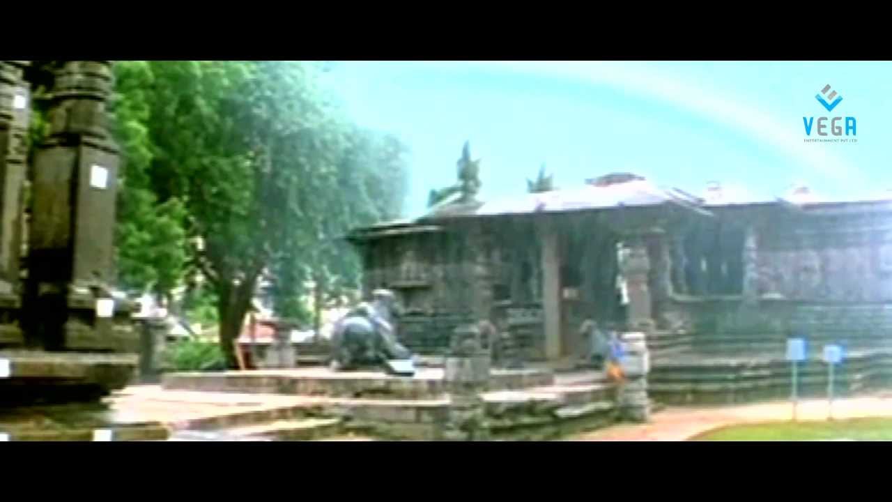 Prabhas Meets Trisha In Rain At Thousand Pillar Temple - Varsham