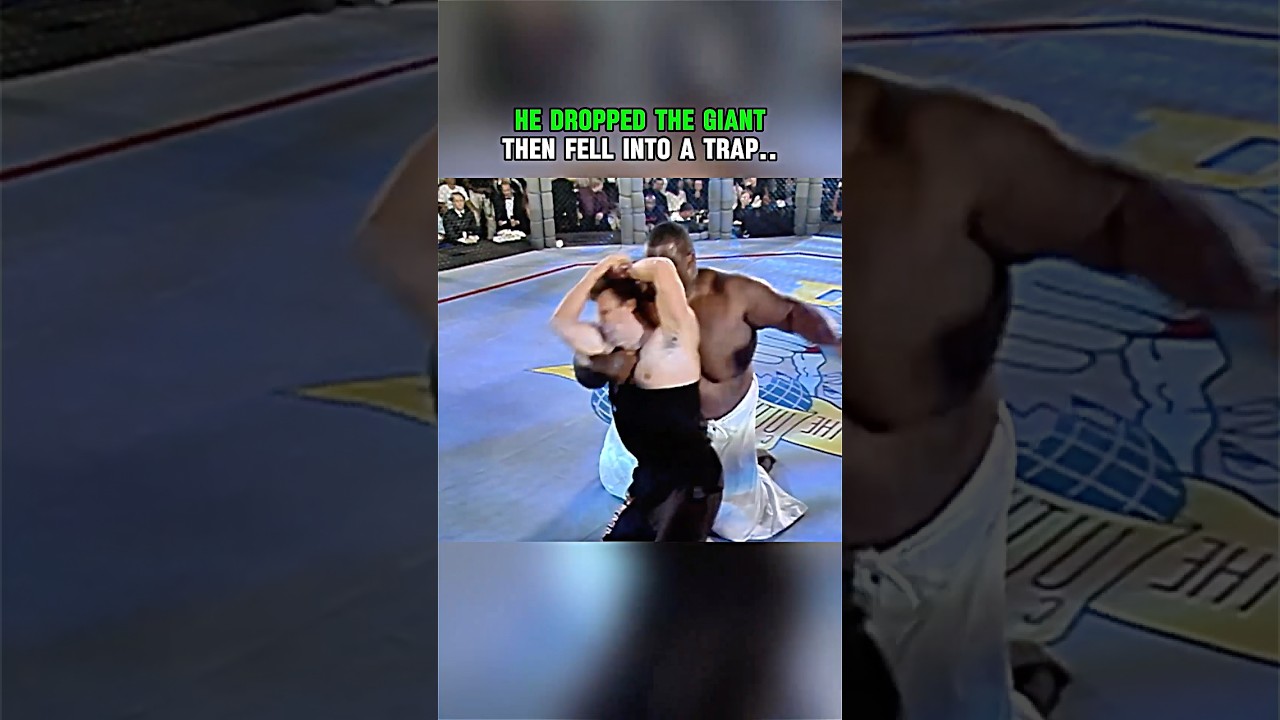 🔥Those fists were as if they were chopping down a huge tree. 😲😲#mma