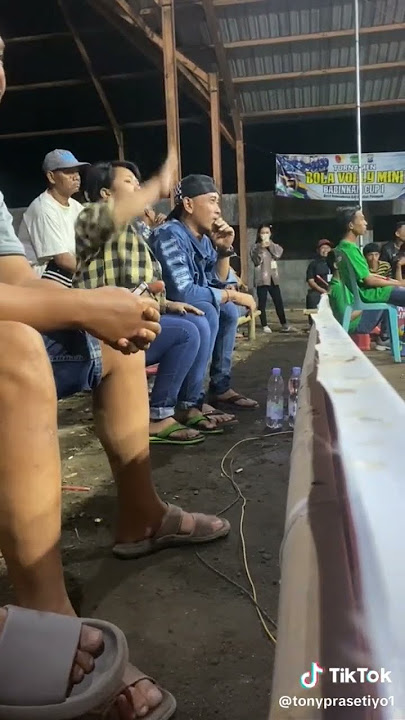 penonton bola voli lucu dan berani #bollavolly #volleyball #vollyasic #voliputraindonesia #lucu