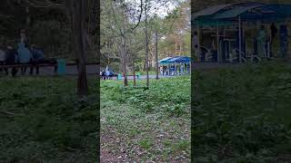 Выпускники в парке. Южно-Сахалинск. 20 мая 2024 г. #южносахалинск #сахалин #парк #последнийзвонок