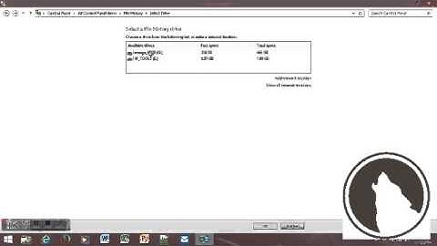 Windows 8.1 backing up files using File History