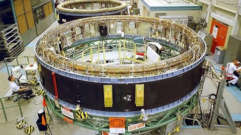 Building the 1/100 scale Estes Saturn V: Part 12, Upper Airframe and Fin Fairing Painting