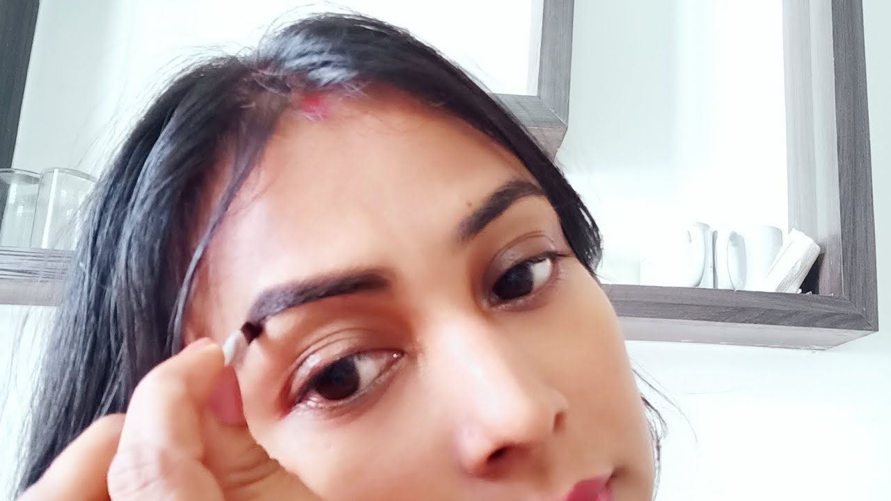 পার্লারে না গিয়ে কিভাবে বাড়িতে বসে ভ্রু প্লাক
