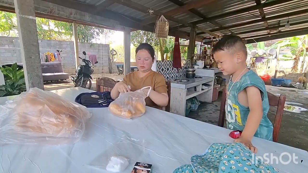 สามพ่อแม่ลูกไปเลาะตลาดนำกัน