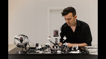 Mechanical Glitch Techno Installation "Glitch Robot" - Moritz Simon Geist