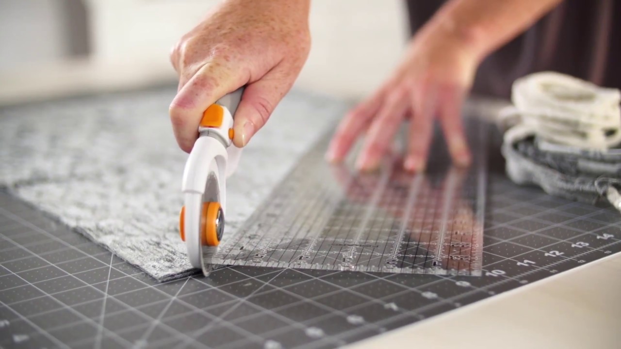 BEST Self Healing Rotary Cutting Mat Fiskars 18x24 Inch Self Healing REVIEW  