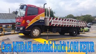Mendaki Bukit LORI KEJUR(kelas E)#cikgufahmi#youtube#fypdong#drivingschool#viral#jpj#fyp#gdl#shorts