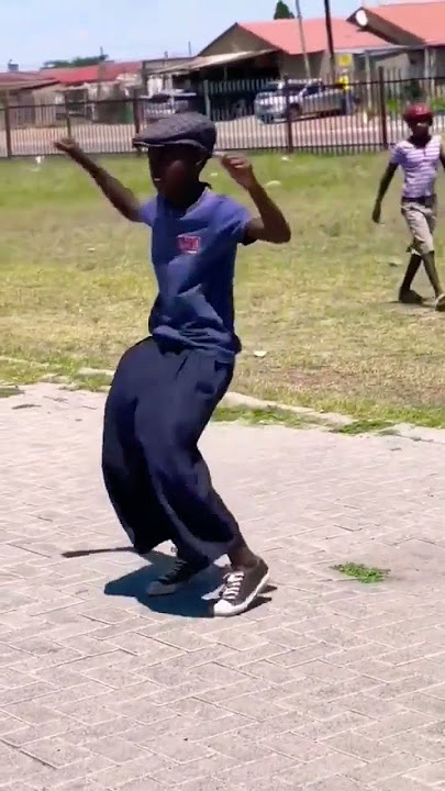 How to dance Tjwabatla Dance? #shortsfeed #dance #deephouse #hlokwawaafrika