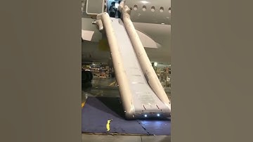 Aeroplane emergency slide #shorts #nyc #airplane #emergency #aviation #boeing