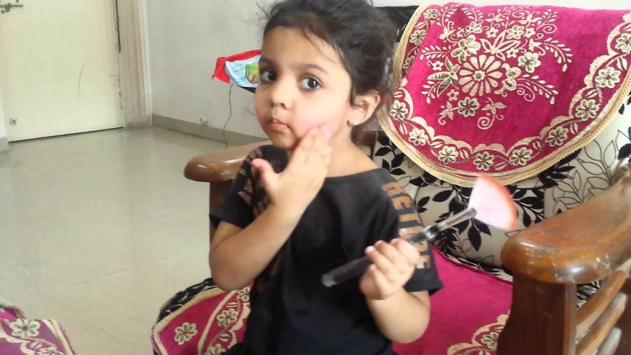 Makeup Tutorial By 4 Years Old Little Wonder Ayra YouTube