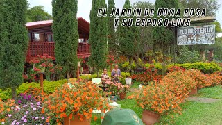 El jardín de Doña Rosa y Don Luis , una pareja de esposos que nos enseña el cuidado de sus plantas.