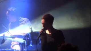 Poliça - I See My Mother (HD) Live in Paris 2013