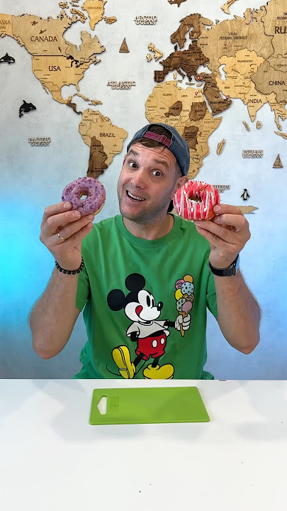 How to eat two colored donats together 🍩😋😱🤣 #funnyshorts #trending