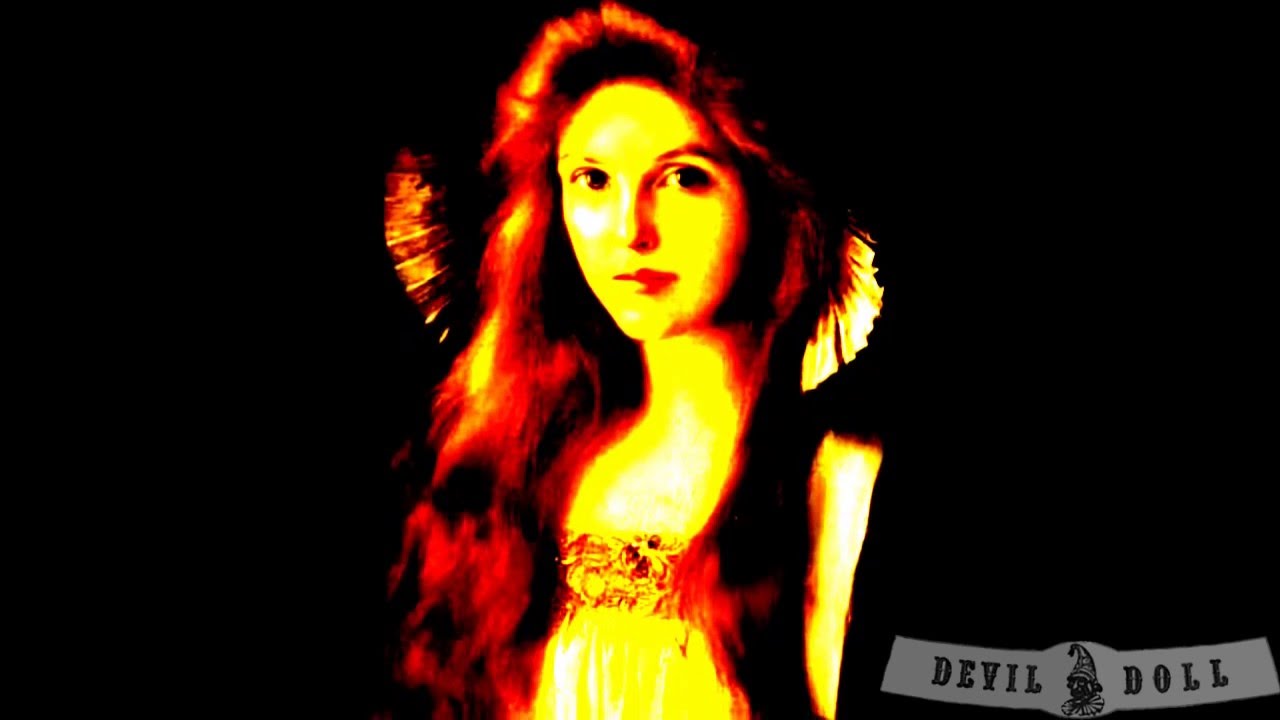 Devil Doll - The Girl Who WasDeath (lyrics) Español/English