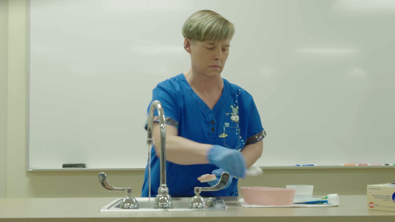 Cleans Upper Or Lower Denture