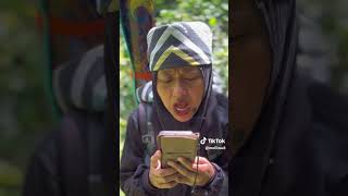 Bu Amel Mendaki Gunung