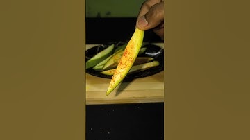 Raw mango mix with salt and chilli #trending #shortfeed #shorts #mango #spicy @Chefkitchen60