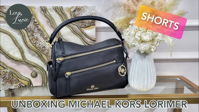 Michael Kors Carmen XS Leather Pouchette Shoulder Bag, Black : :  Clothing, Shoes & Accessories