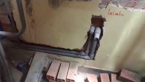 Thi công ống nước nóng lạnh âm tường tollet nhà phố