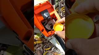 Cara Hidupkan Chainsaw Yang Paya Mau Start Pakai Minyak Petrol Ke Dalam Plug