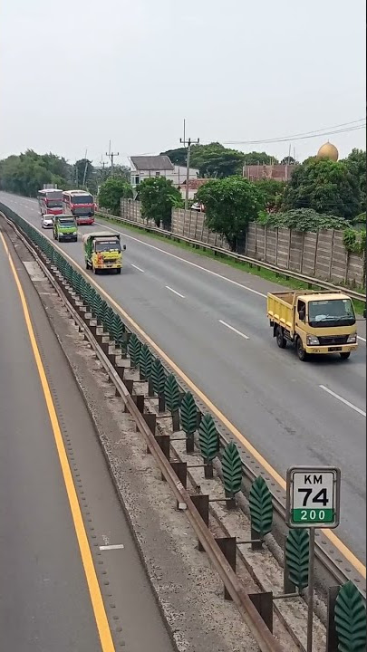 Bus Rosalia Indah Lagi Konvoi Di Tol Serang