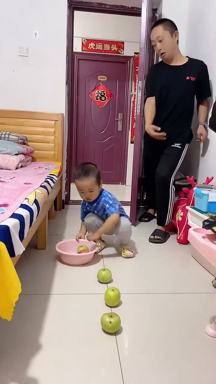 儿子天天手机不离手，幸亏爸爸够机智！#funny#Cute#呆萌小米宝