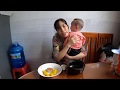 Baby Thinh start eating at 6 months old || Bé 6 tháng tuổi mới tập ăn