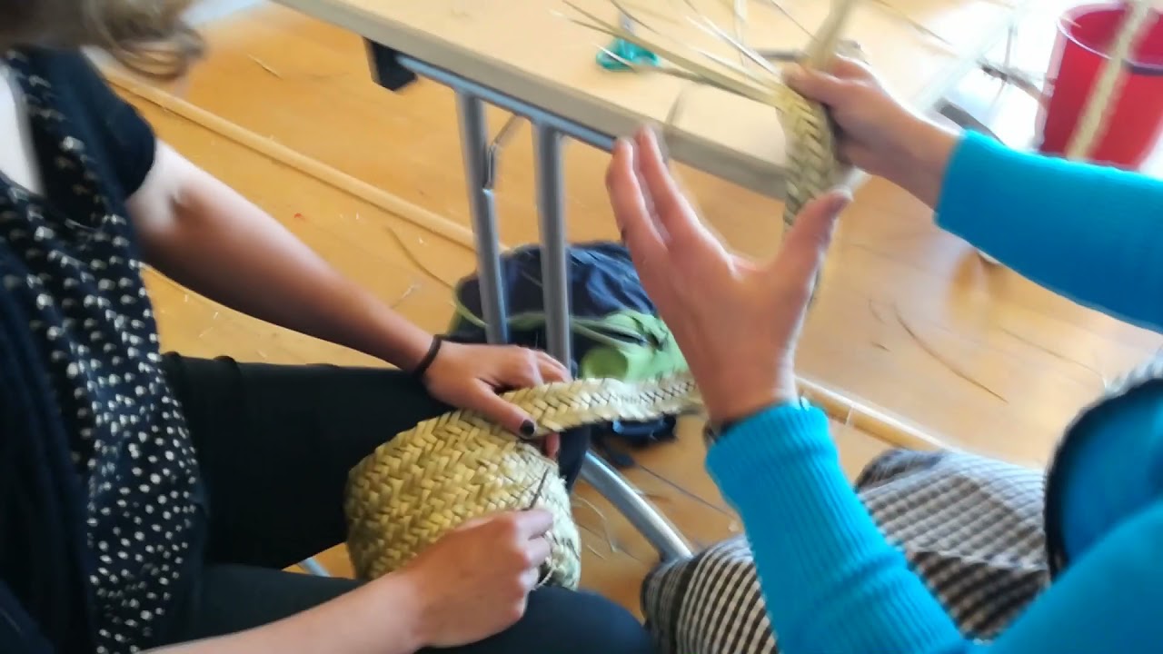 A llatar 1  Fer un cabàs en llata