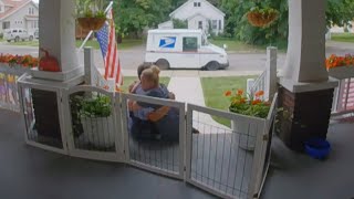 Download Lagu Woman and Mailman Share Special Moment After Important Delivery MP3 Download Lagu Woman and Mailman Share Special Moment After Important Delivery MP3
