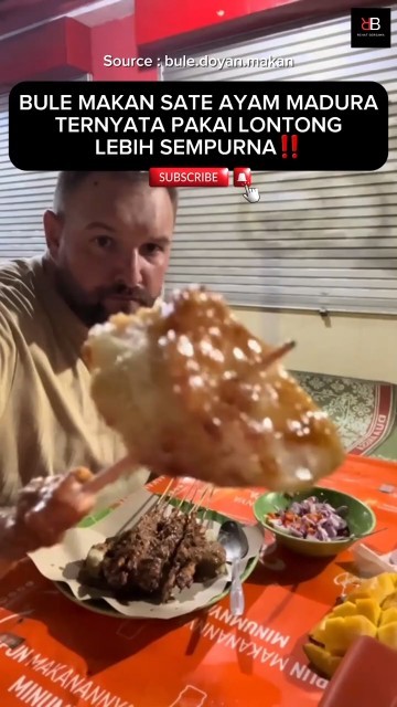 Raction of foreigners trying eating Sate ayam Madura in Indonesia #shorts