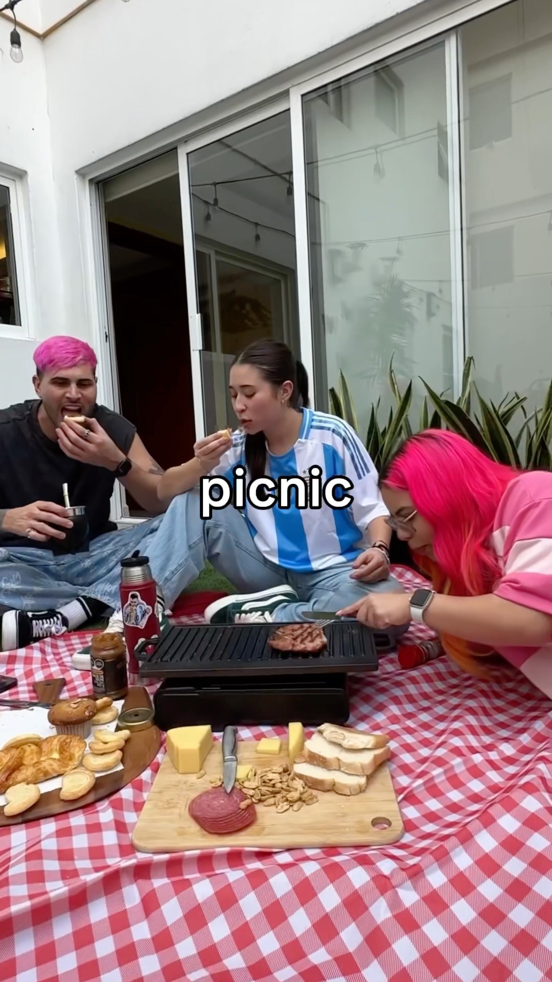 NO PARAN DE COMER