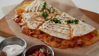 Delicious Crispy Chiken Cheese Quesadilla (Quick and Easy) Mexican Food Recipy