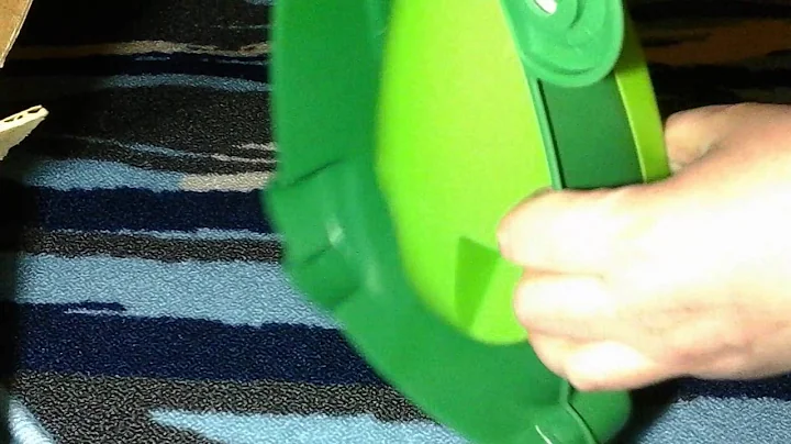 Foryee Cute Frog Potty Training Urinal for Boys with Funny Aiming Target - Blackish Green