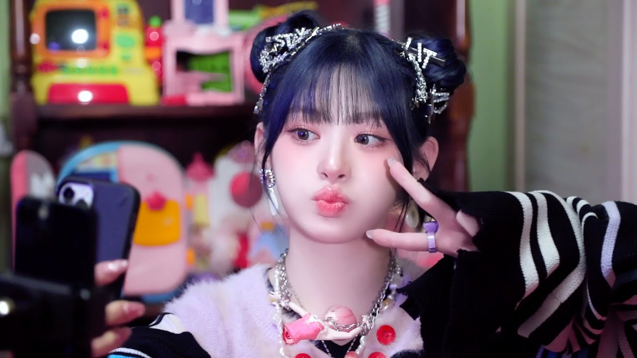 STAYC（ステイシー）'LIT' MV Behind - YouTube