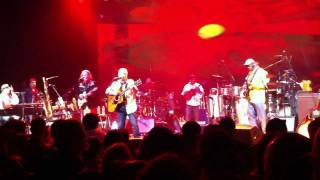 Paul Simon live @ The Vic, Chicago May 16, 2011 - Jimmy Cliff cover into Mother and Child Reunion