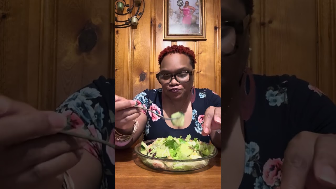 Come on let’s eat this healthy salad 