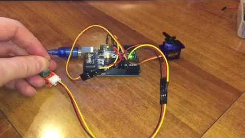 Потенциометр и сервопривод