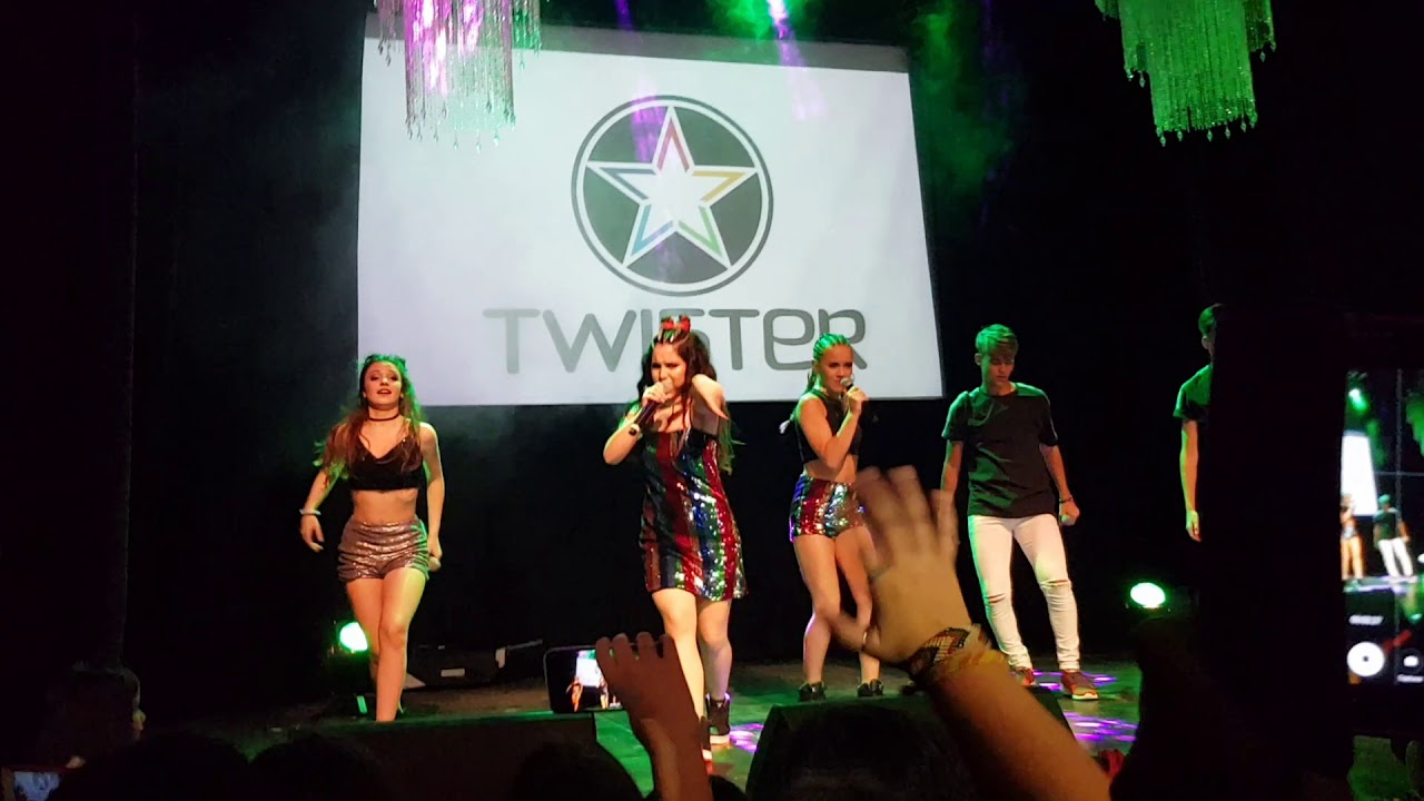 Twi5ter Show Like En vivo 3