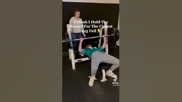 Closest 225fail ever #gymtok #gymbro #bodybuilding #gymrat #benchpress #gymfails #gymfails2022 #gym