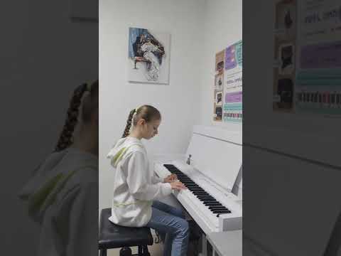 Лілія Натолока виконує твір Стоїть явір над водою з Хрестоматії Викладач Юлія Погорєлова