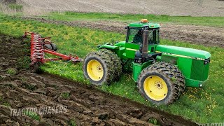 John Deere 8850 Tractor Plowing