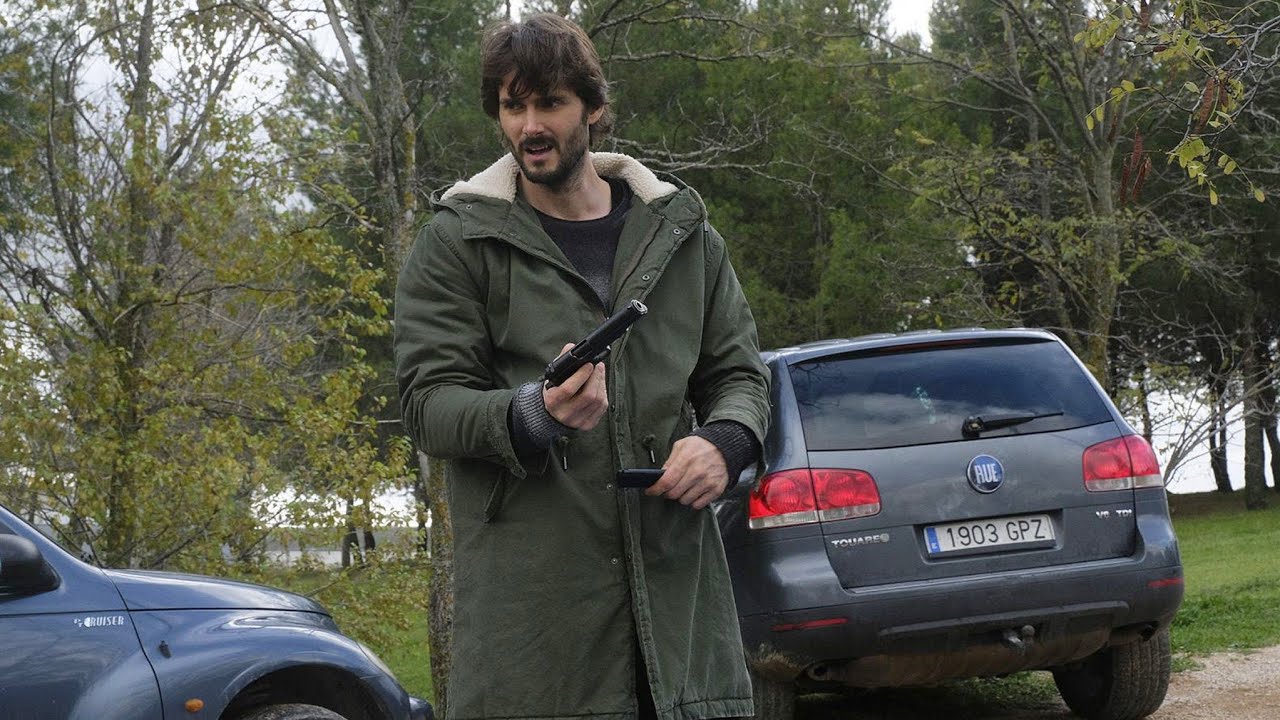 Miguel se enfrenta a Rojo y rescata a una de sus chicas | Mejores momentos | Servir y Proteger TVE