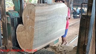 Kayu jati besar (Tectona grandis) best quality. bahan baku daun pintu solid.indonesian teak Sawing