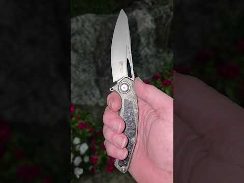Kevin John Maverick 2 m390
