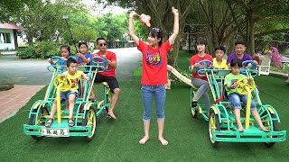 Thách Xe Đạp 4 Bánh Chơi Trò Chơi Đua Xe Đạp Phần Thưởng Kẹo Mút Mickey - Bike Challenge MN Toys